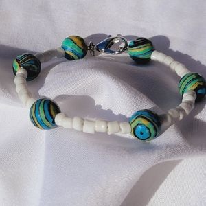 Handmade Beaded Bracelet: Reconstituted turquoise bead bracelet